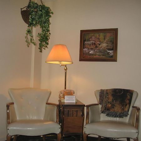 White Columns Motel Pine Mountain  Esterno foto