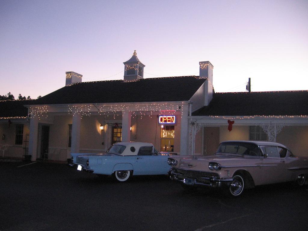 White Columns Motel Pine Mountain  Esterno foto