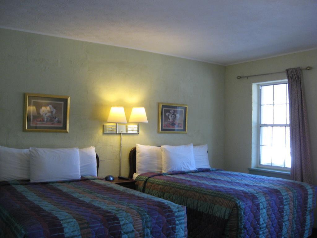 White Columns Motel Pine Mountain  Camera foto