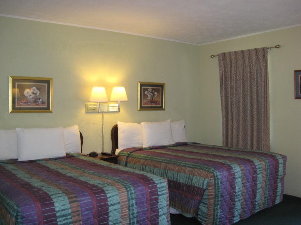 White Columns Motel Pine Mountain  Camera foto