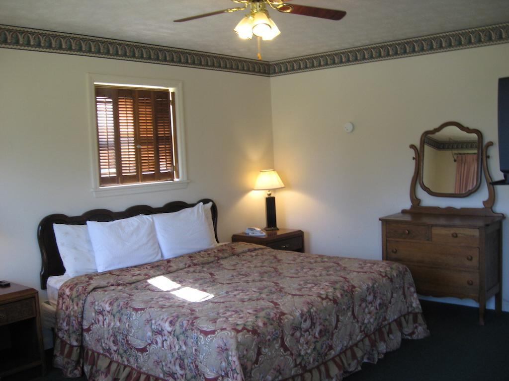 White Columns Motel Pine Mountain  Camera foto