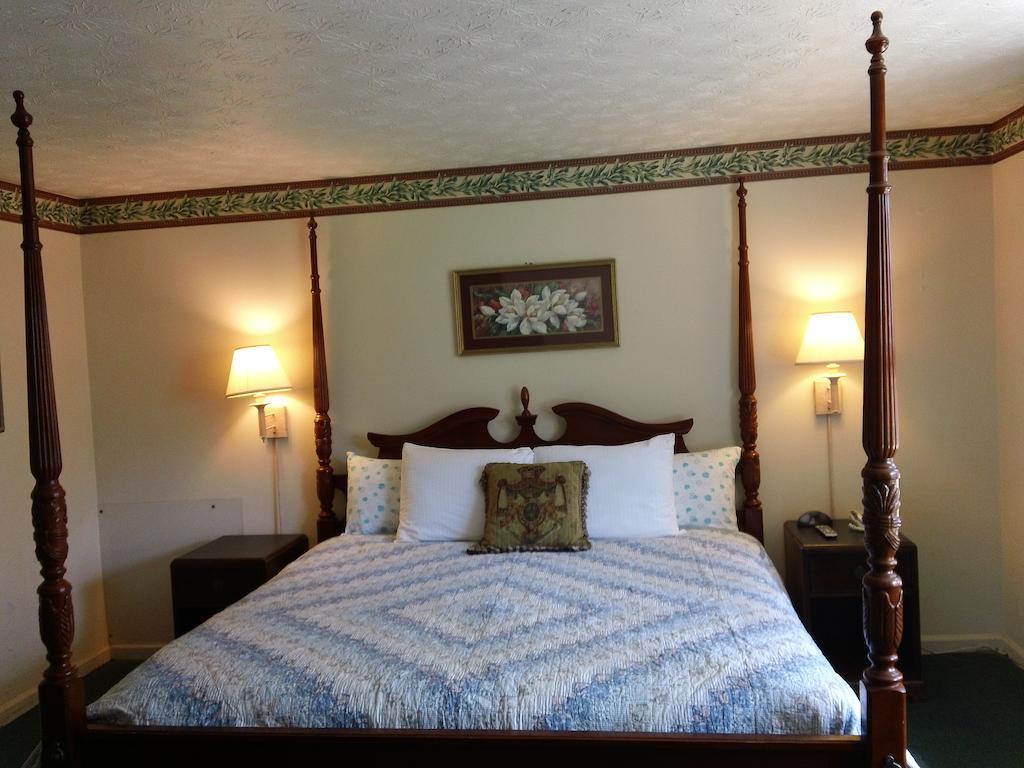 White Columns Motel Pine Mountain  Camera foto
