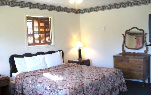 White Columns Motel Pine Mountain  Camera foto
